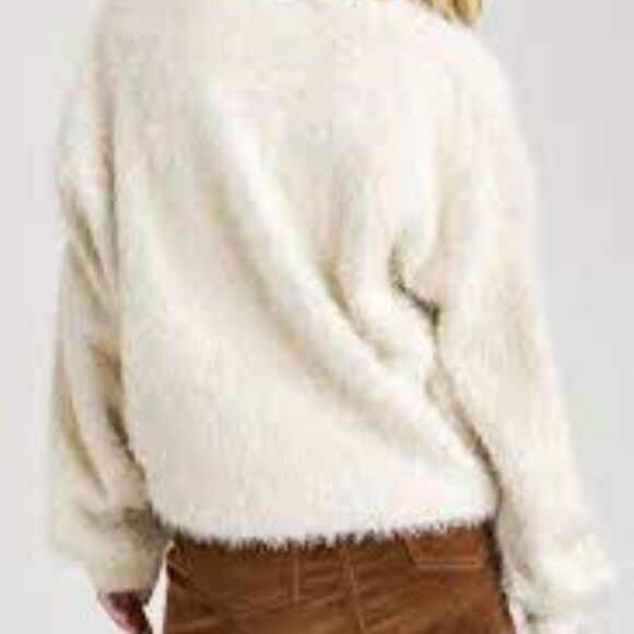 Le Lis Hashtag "Love" Eyelash Oversized Sweater Size Small - Picture 2 of 12